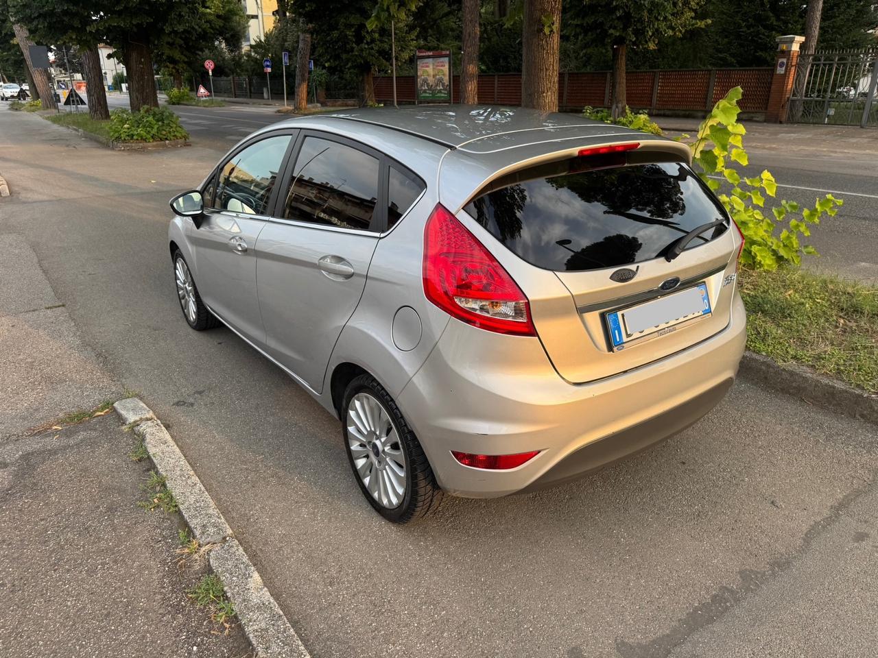 Ford Fiesta 1.2 82 CV 5 p neopaten garanzia 12 mesi