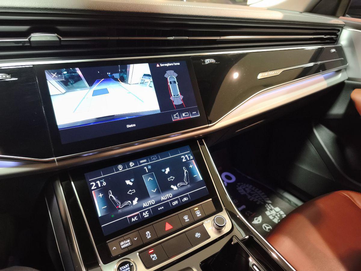 AUDI Q8 50 TDI 286 CV quattro S-LINE