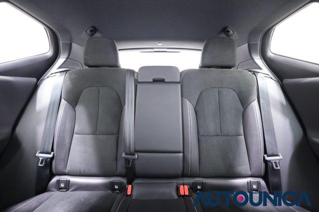 VOLVO XC40 T5 RECHARGE PLUG-IN HYBRID R-DESIGN