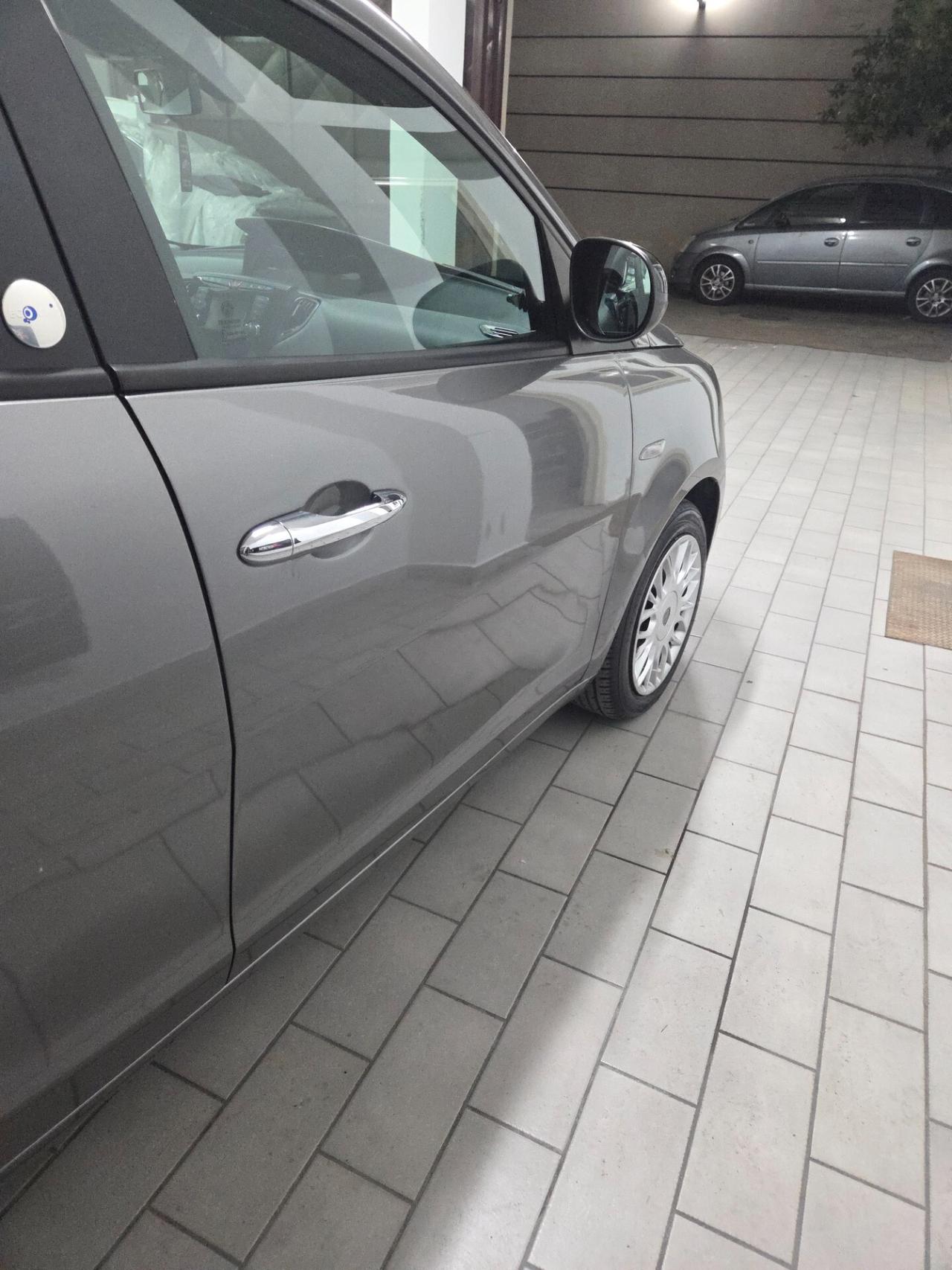 Lancia Ypsilon 1.2 69 CV 5 porte GPL Ecochic Gold