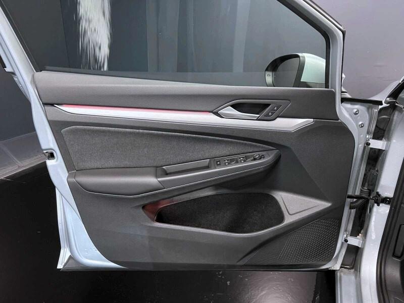 VOLKSWAGEN Golf 8ª serie Golf 1.0 eTSI EVO DSG...