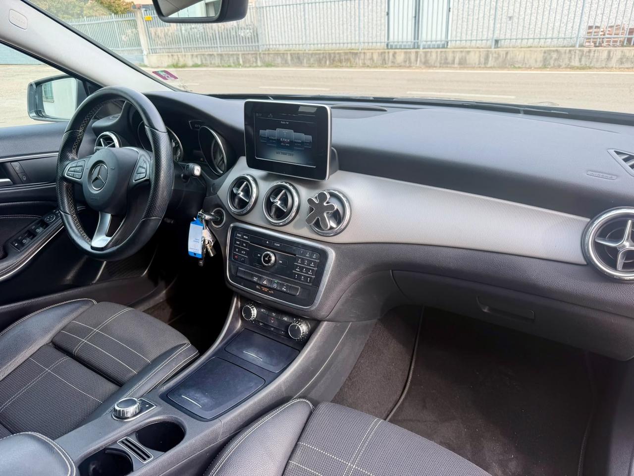 Mercedes GLA180d 197.000km 2016 euro6 neopatentati