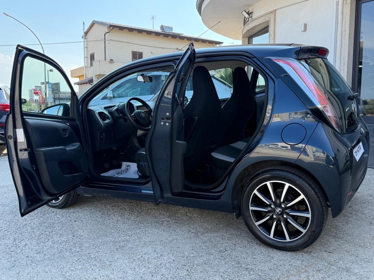 Toyota Aygo 1.0 VVT-i 69 CV 5 porte x-cool