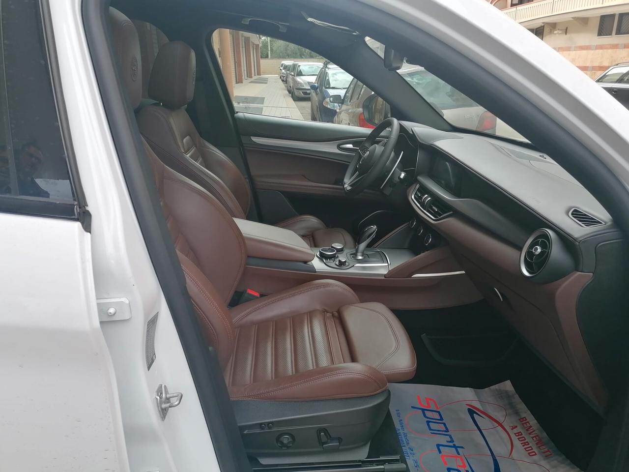 Alfa Romeo Stelvio 2.2 Turbodiesel 210 CV AT8 Q4 Executive TETTO NAVY PELLE H/K 20'