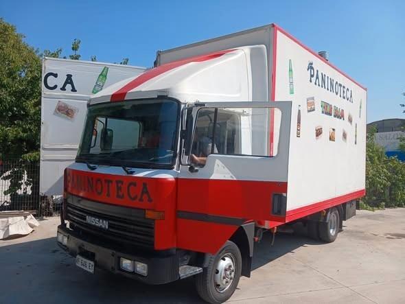 Nissan L-35 L-35.095 4.0 diesel PC-RG Cabinato km 166000 ALLESTITO X RISTORAZIONE
