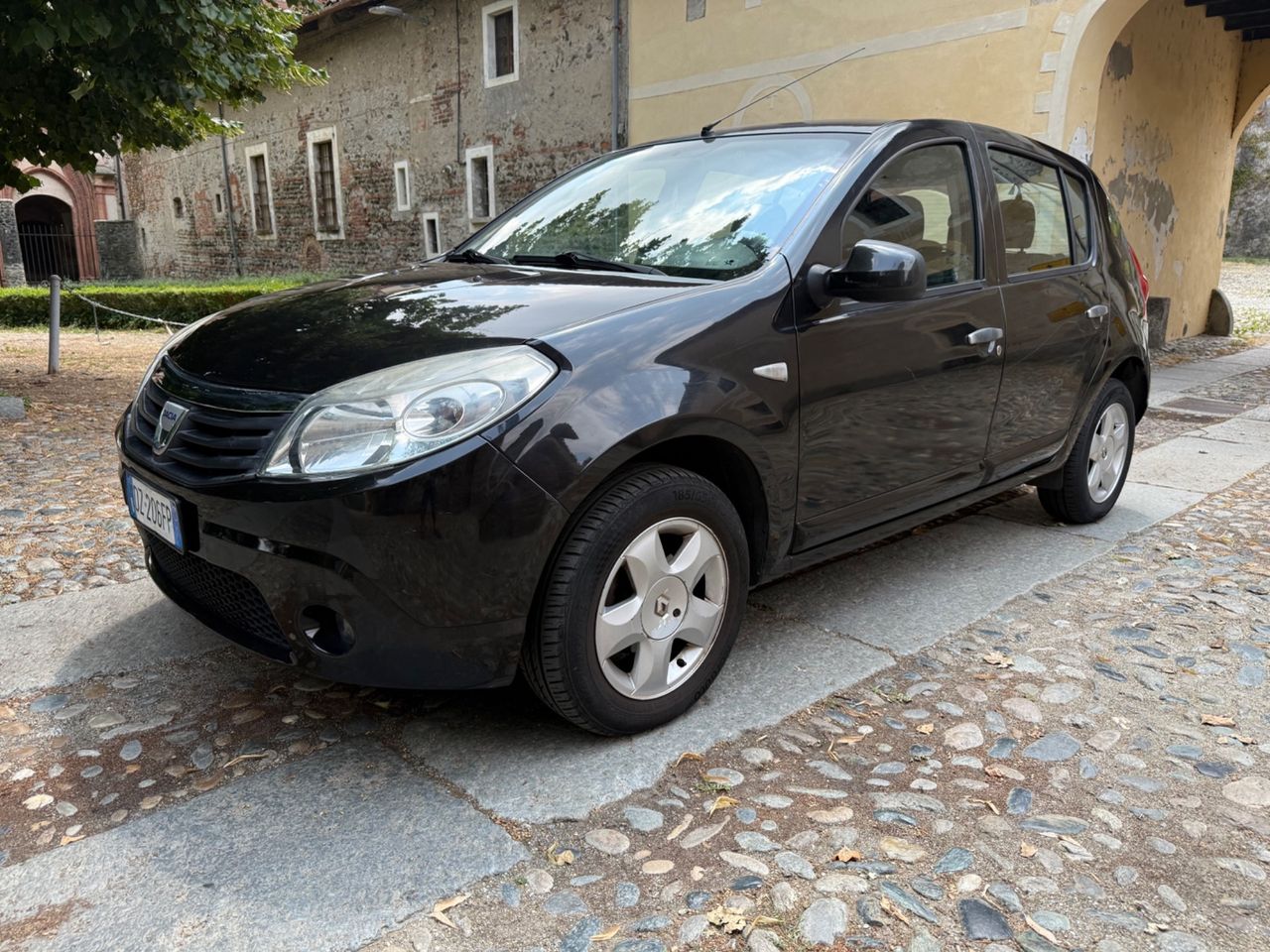 Dacia Sandero 2010 photo 2