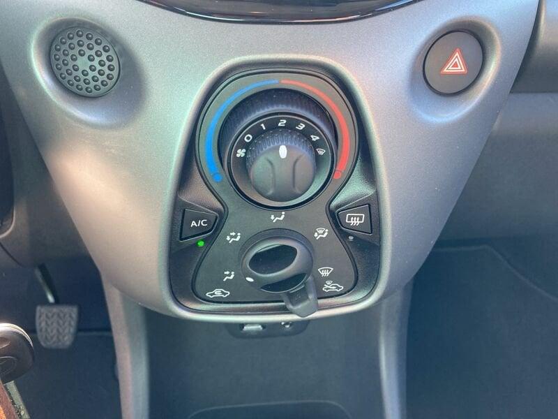 Toyota Aygo Connect 1.0 VVT-i 72 CV 5 porte x-play