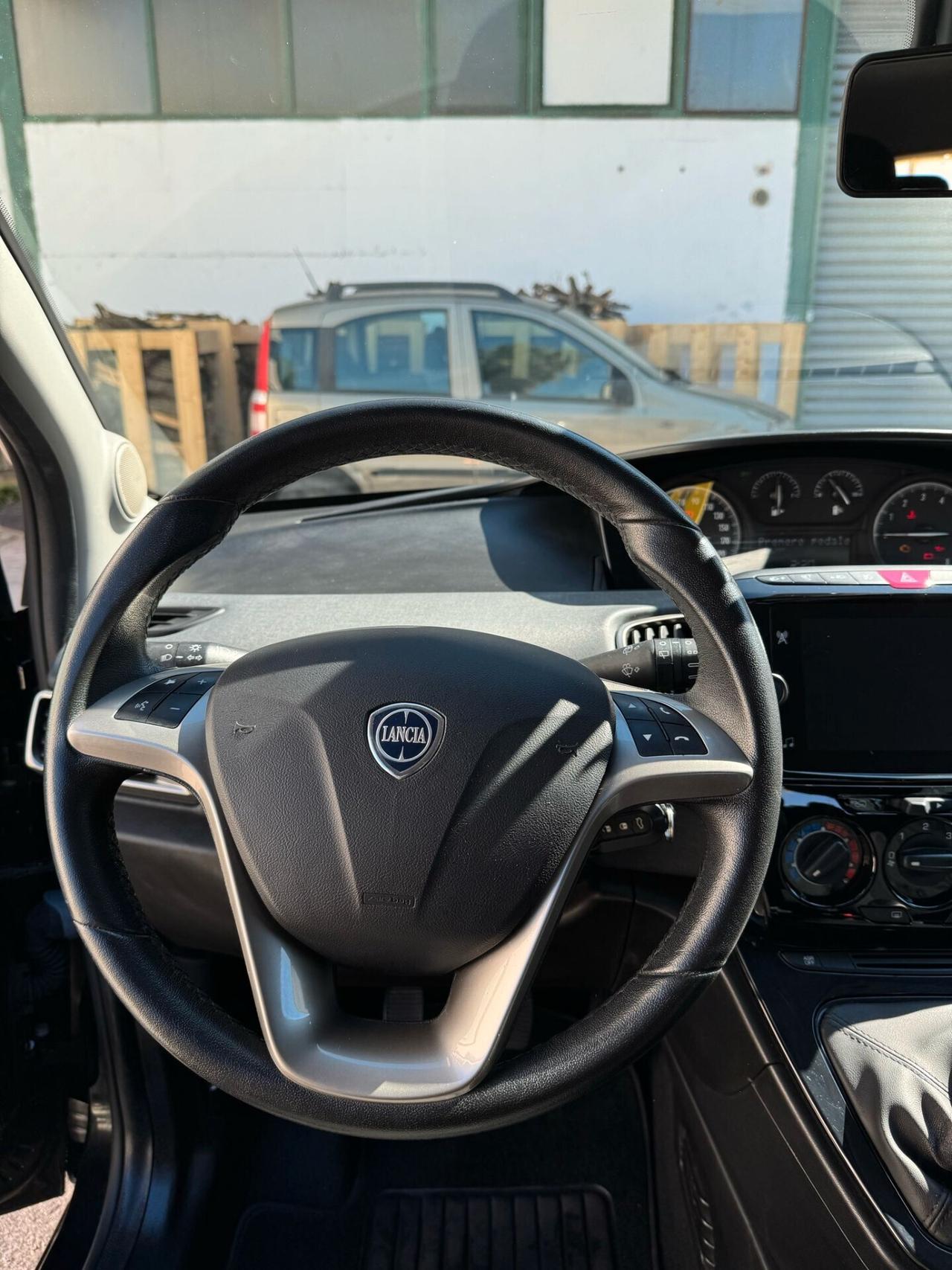 Lancia Ypsilon 1.0 FireFly 5 porte S&S Hybrid Alberta Ferretti