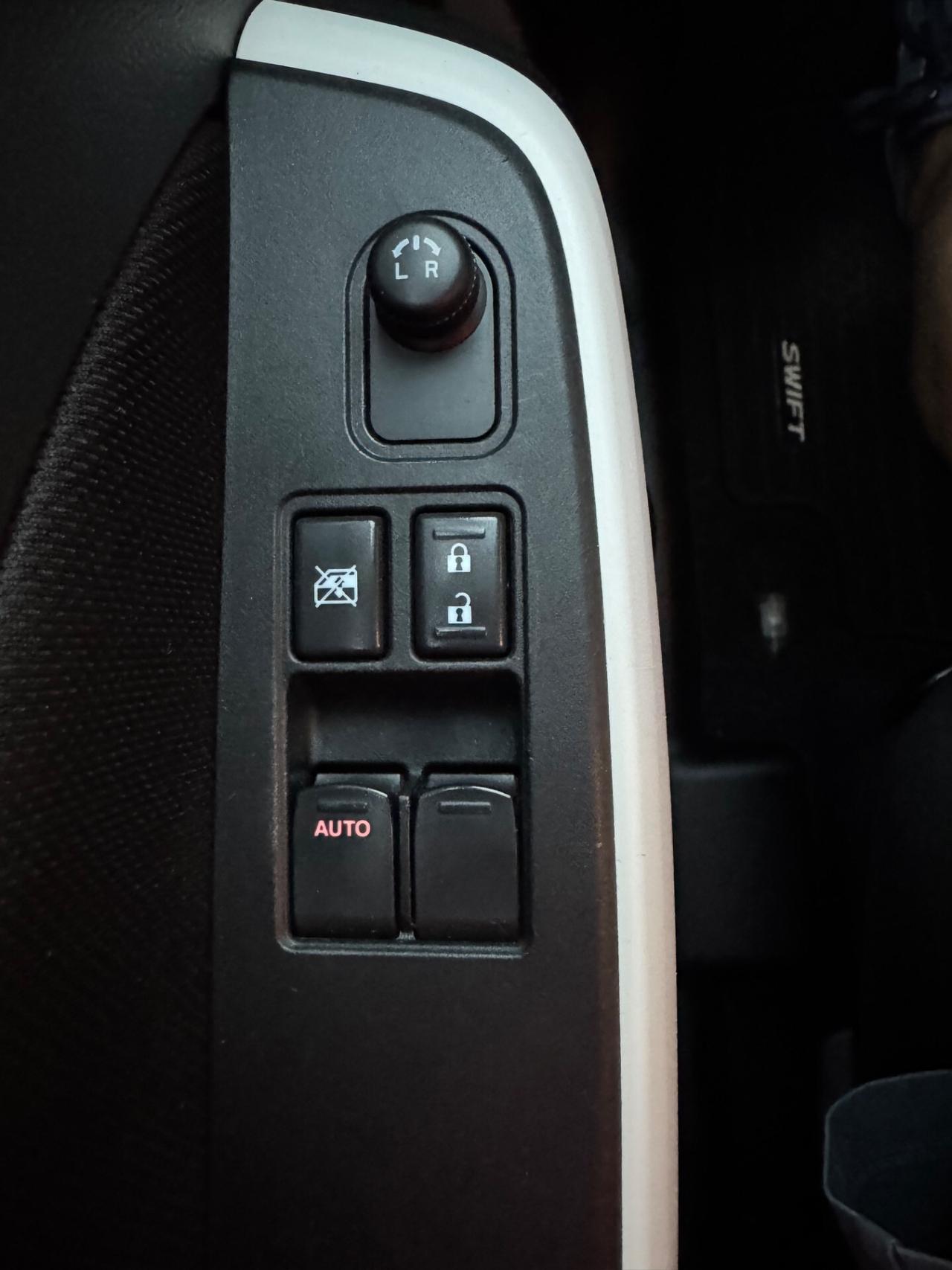 Suzuki Swift 1.2 Hybrid FARI FULL LED/UNICO PROPRIETARIO