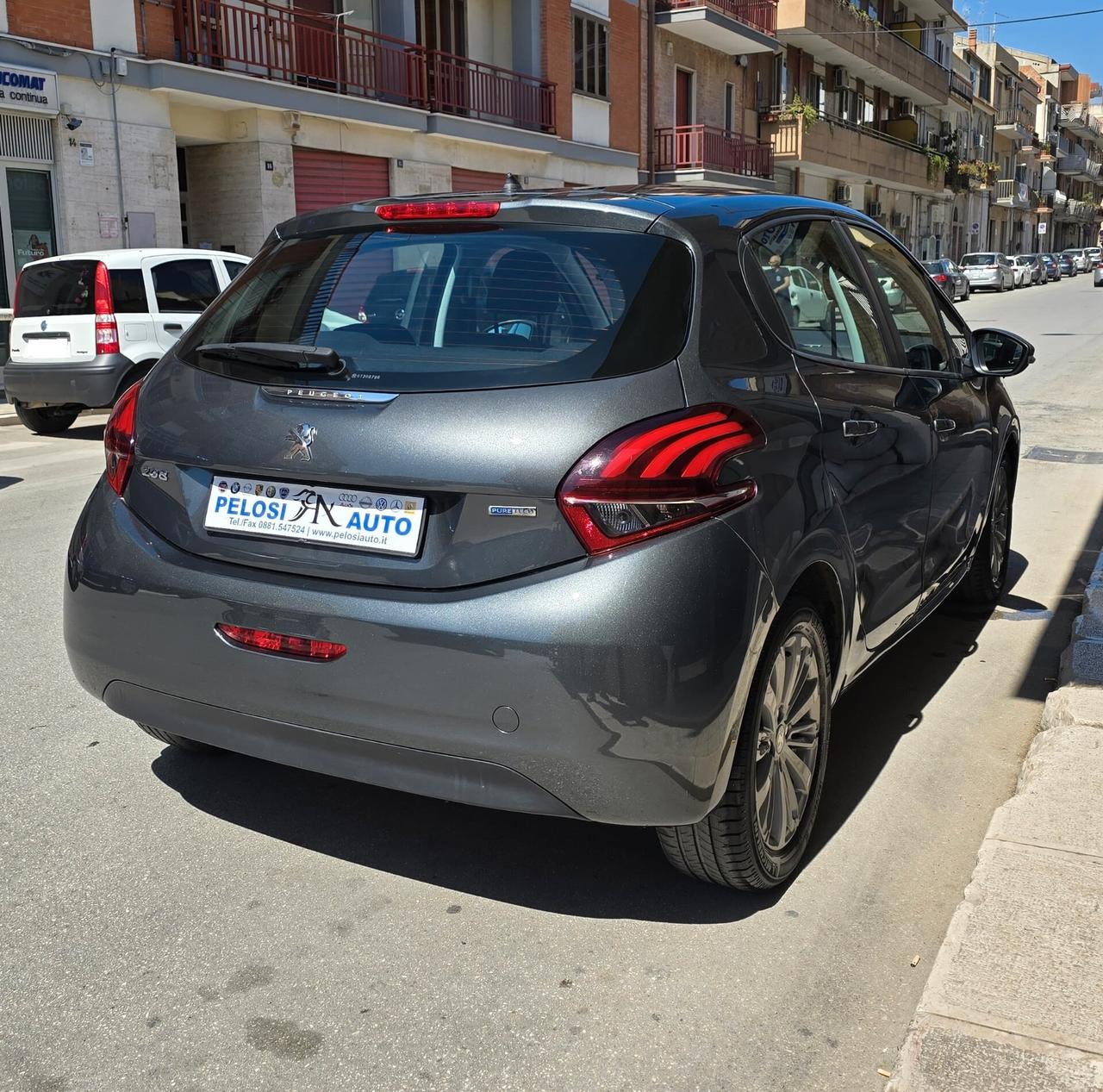 Peugeot 208 PureTech 82 cv GPL Allure