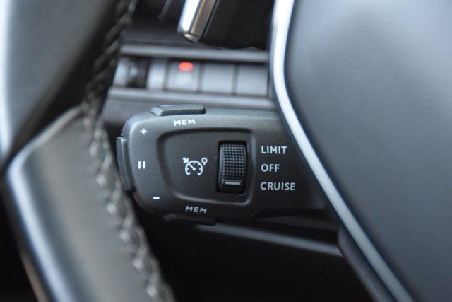 PEUGEOT 3008 BlueHDi 130 S&S EAT8 Allure Pack *Navi,Sensori,LED