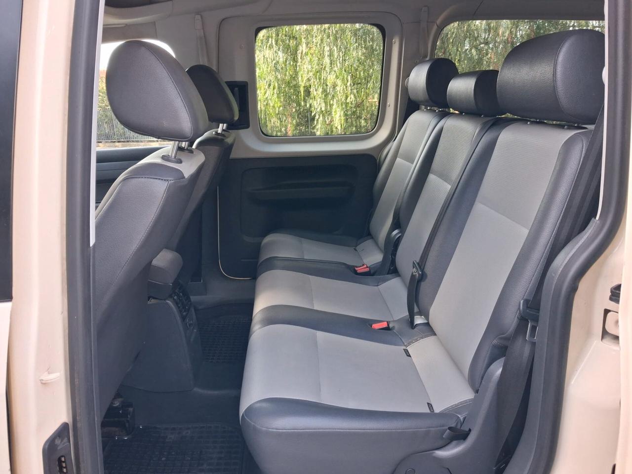 Volkswagen Caddy Pianale ribassato con rampa disabili in carrozzina