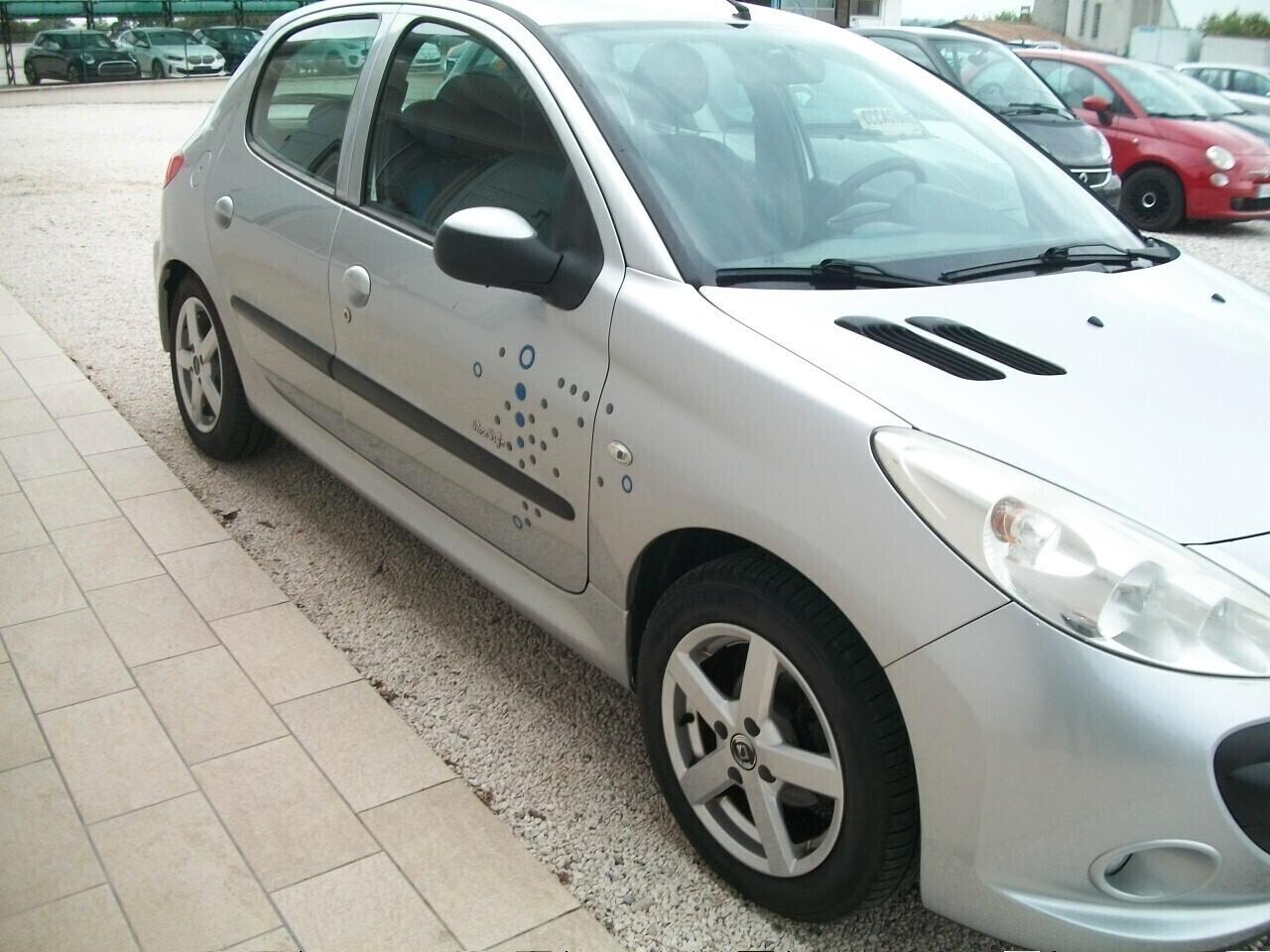 Peugeot 206 MODELLO PIU,, CC 1360 BENZINA EURO 05 SI NUOVI PATENTATI KM 119443 GARANZIA UN ANNO