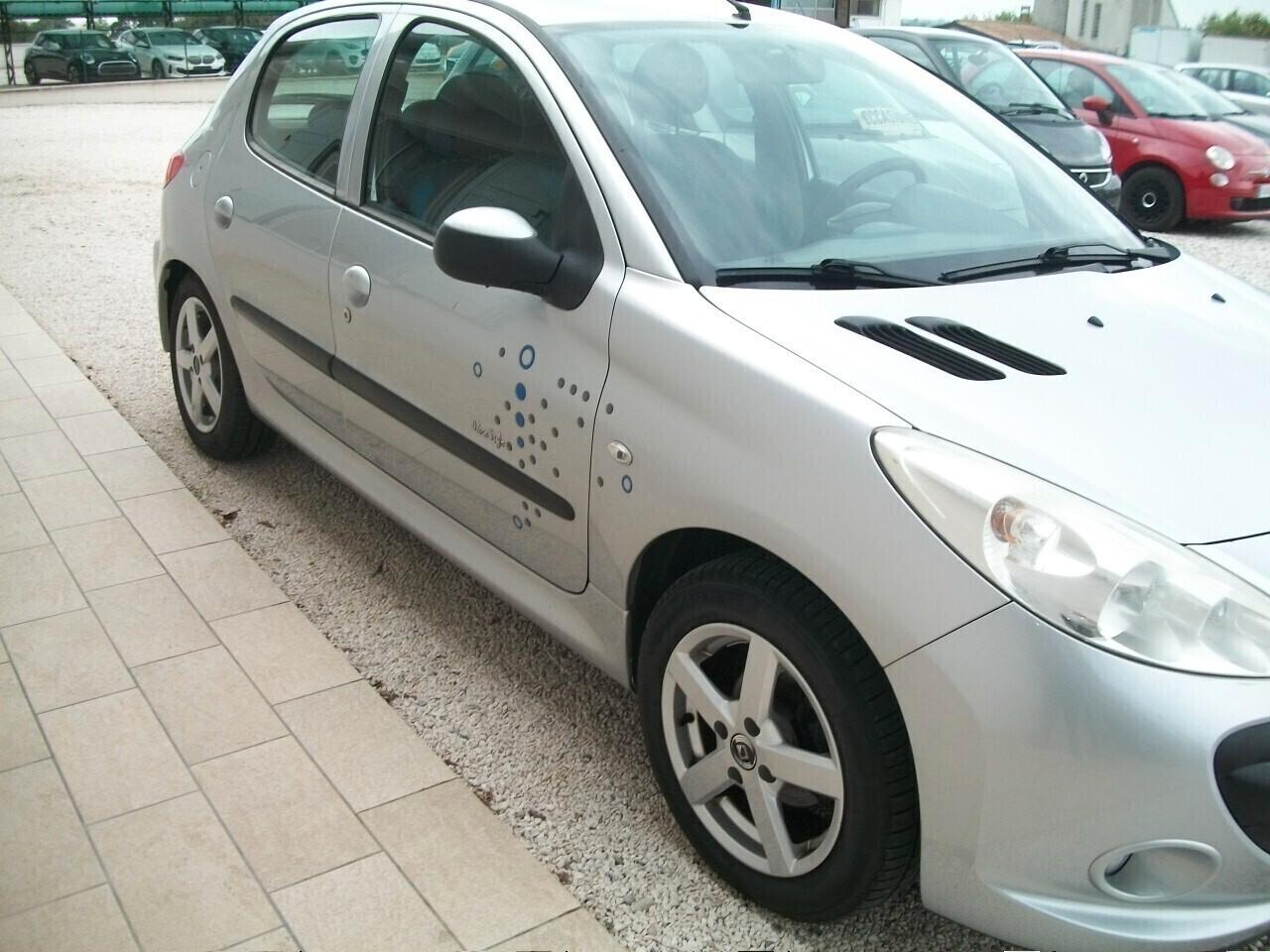 Peugeot 206 MODELLO PIU,, CC 1360 BENZINA EURO 05 SI NUOVI PATENTATI