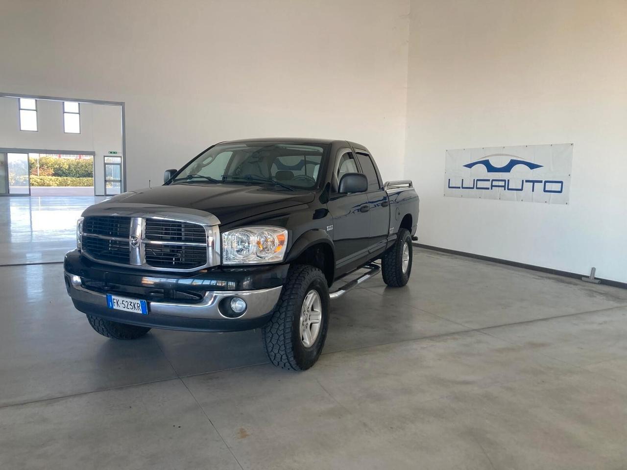 Dodge RAM 2500 4X4 5.7 LITER HEMI MAGNUM SLT