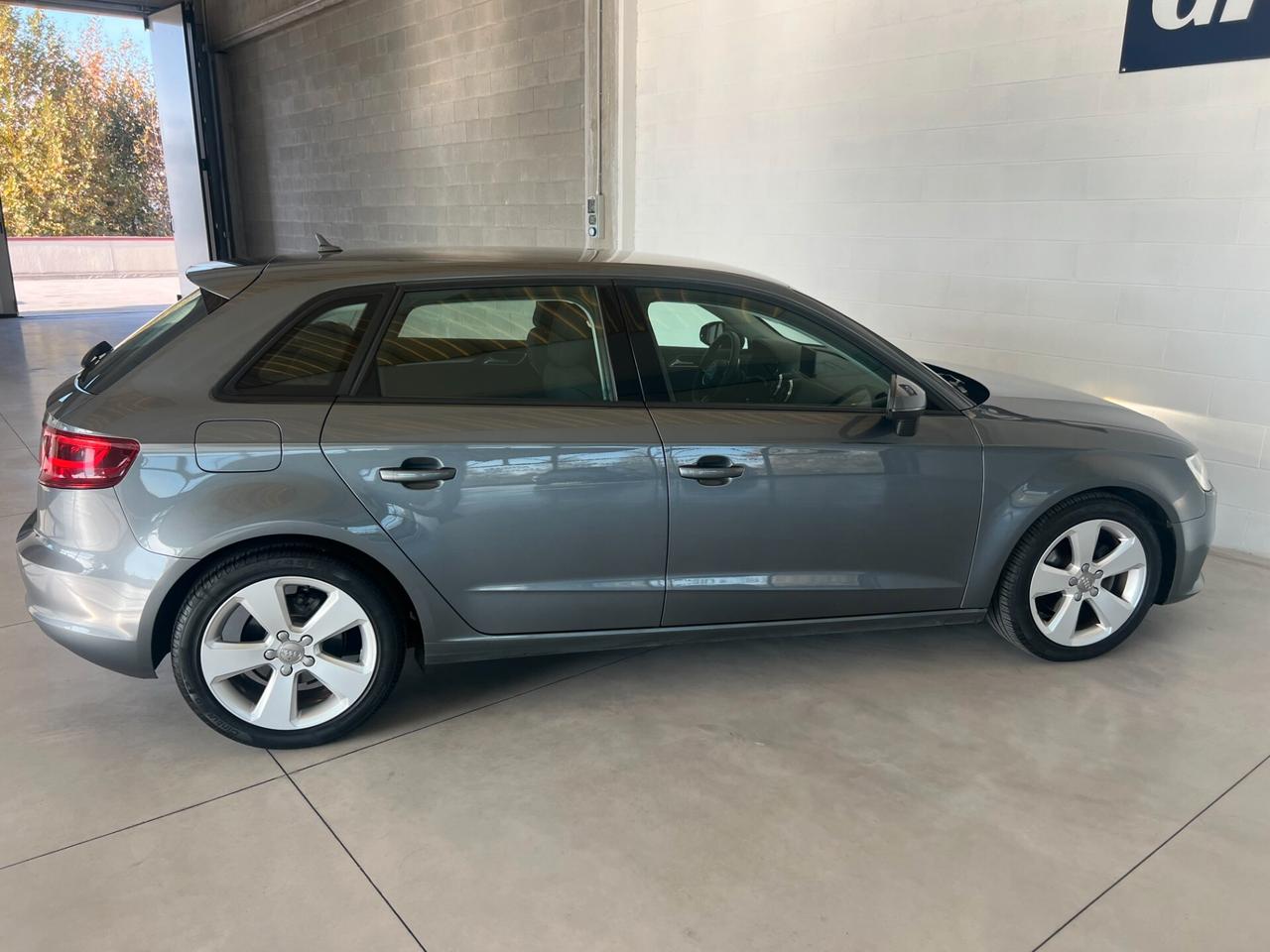 Audi A3 SPB 1.6 TDI Ambiente TUTTA TAGLIANDATA AUDI OK NEOPATENTATI