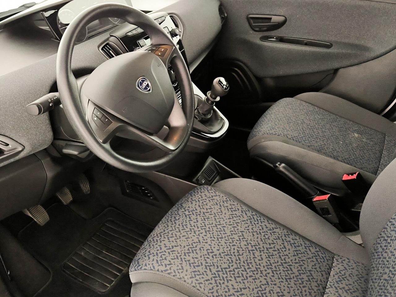 Lancia Ypsilon 1.0 firefly hybrid silver s&s 70cv