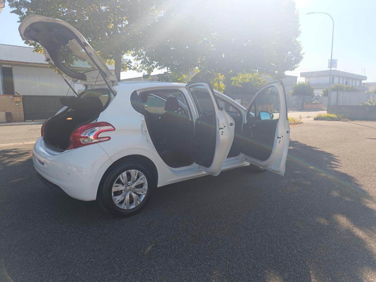 Peugeot 208 1.2 5 porte 99.000 KM NEOPATENTATI