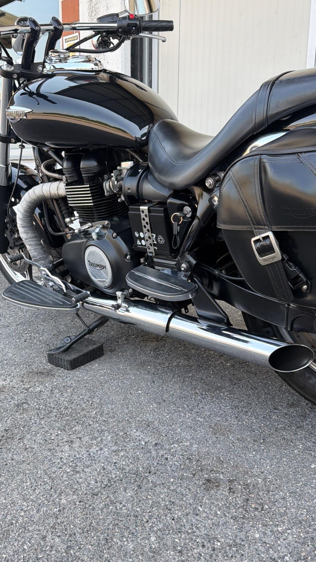 Triumph SpeedMaster 900