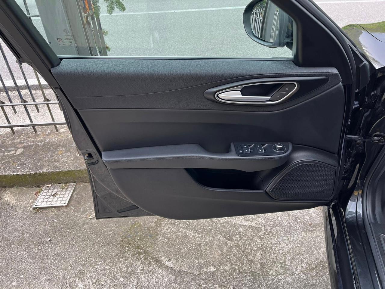 Alfa Romeo Giulia 2.2 Turbodiesel 150CV Business Launch Edition