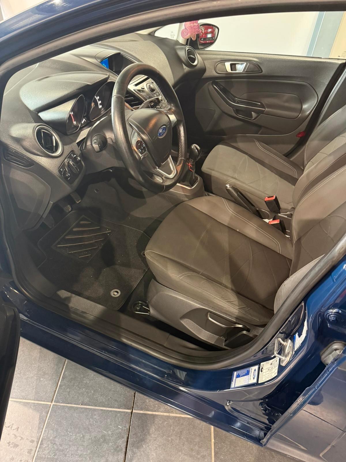 Ford Fiesta 1.5 TDCi 75CV - GARANZIA - NEOPATENTATI