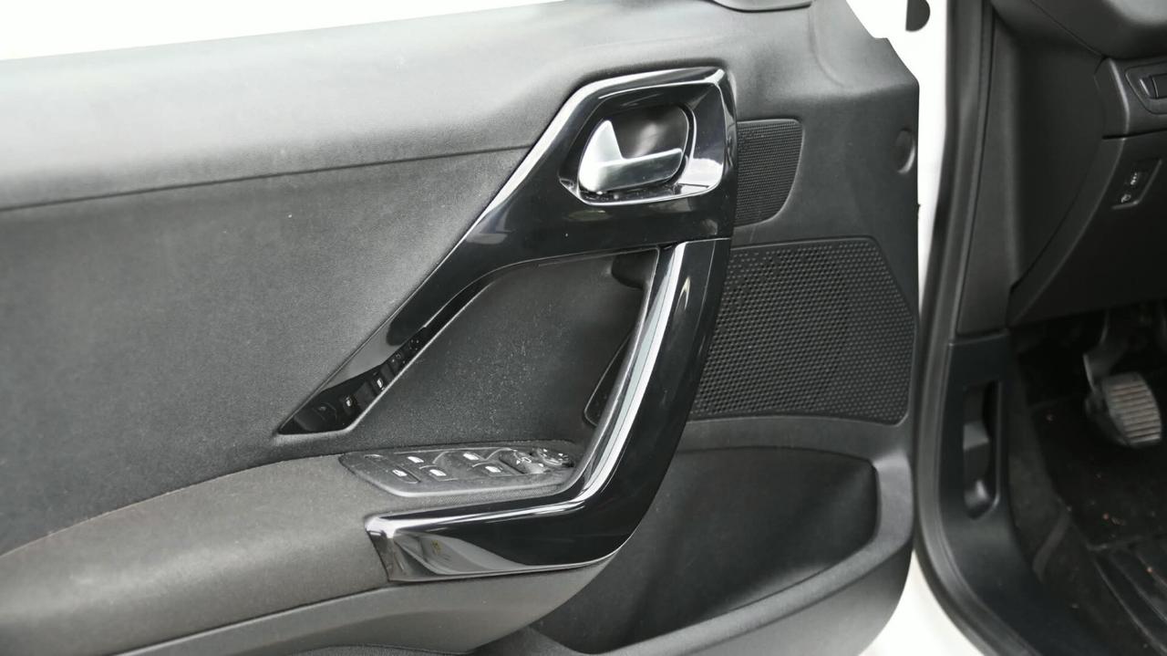 Peugeot 208 1.2 e-VTi Allure Neopatenati