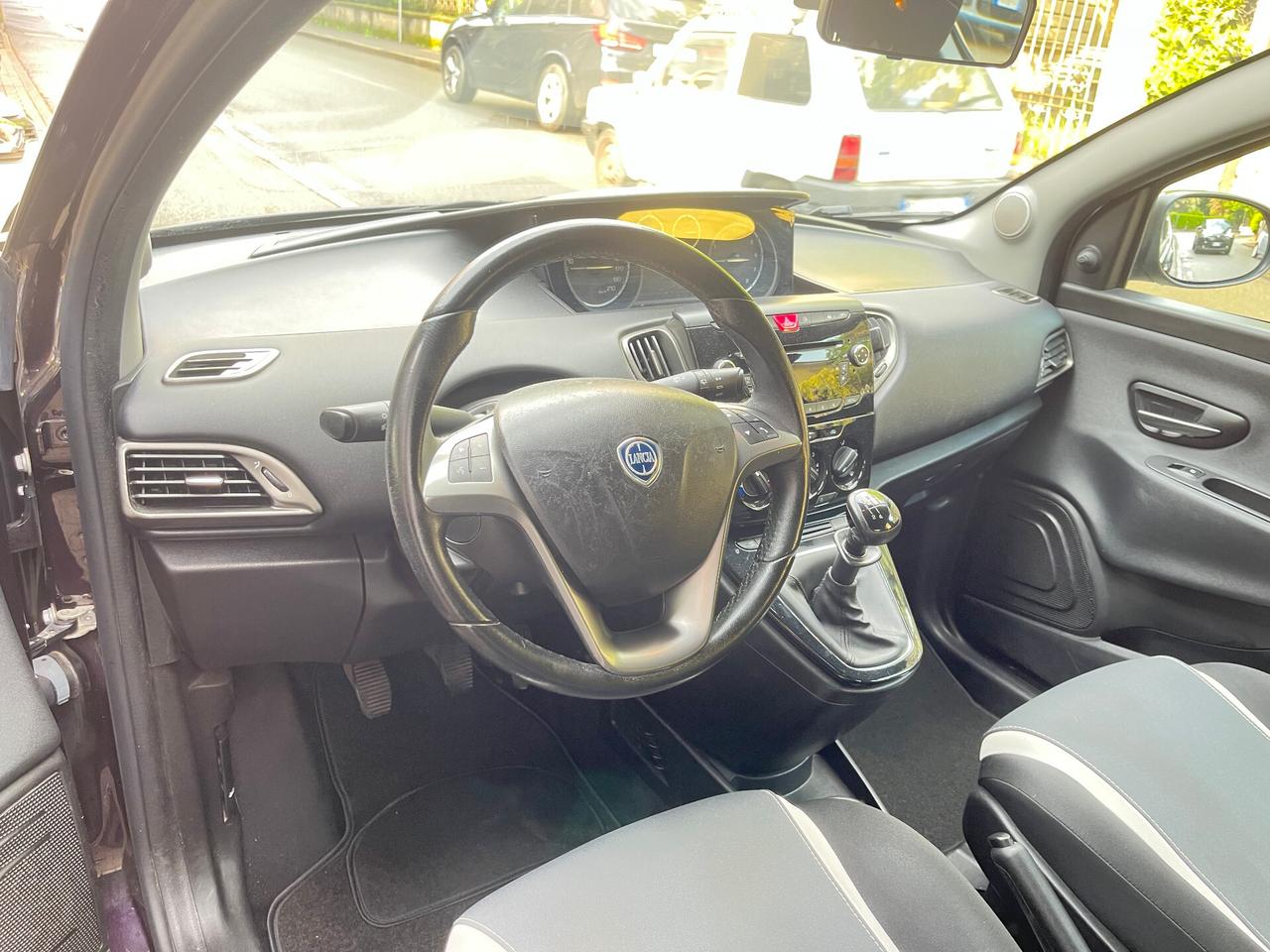LANCIA YPSILON - 1.2 BENZINA - 5 PORTE - ANCHE PER NEOPATENTATI