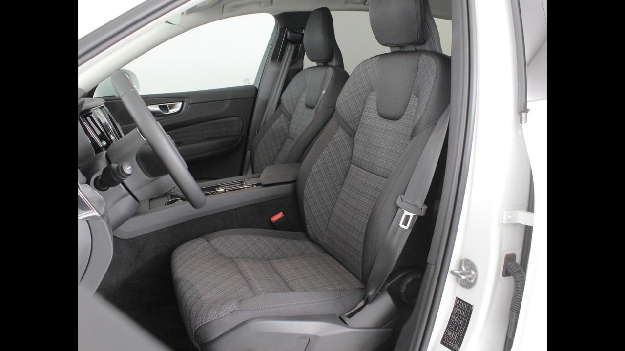 VOLVO XC60 CORE B4 AUT N1