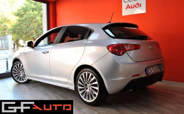 Alfa Romeo Giulietta Giulietta III 2010 1750 tbi Quadrifoglio Verde 235cv