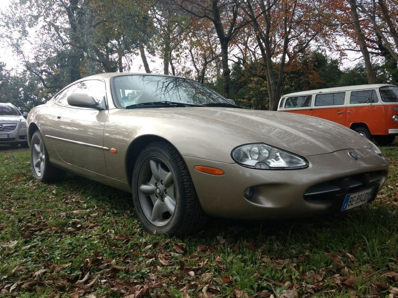 JAGUAR XK8 4.0 Coupé V8 - Pari al nuovo