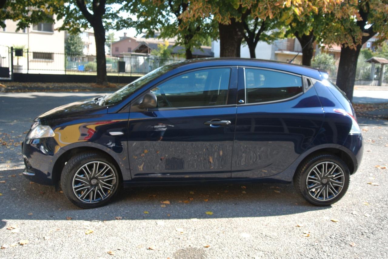 Lancia Ypsilon 1.2 69 CV 5 porte GPL Ecochic Elefantino Blu
