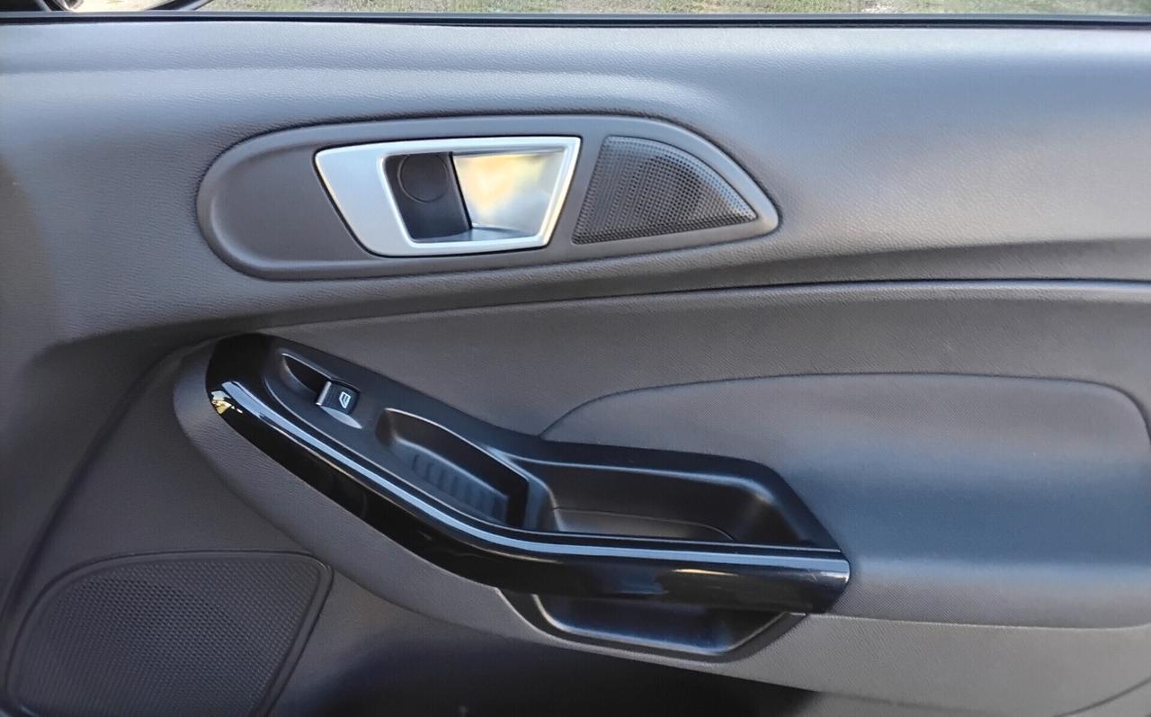 Ford Fiesta 1.5 TDCi 75CV 5 porte Titanium