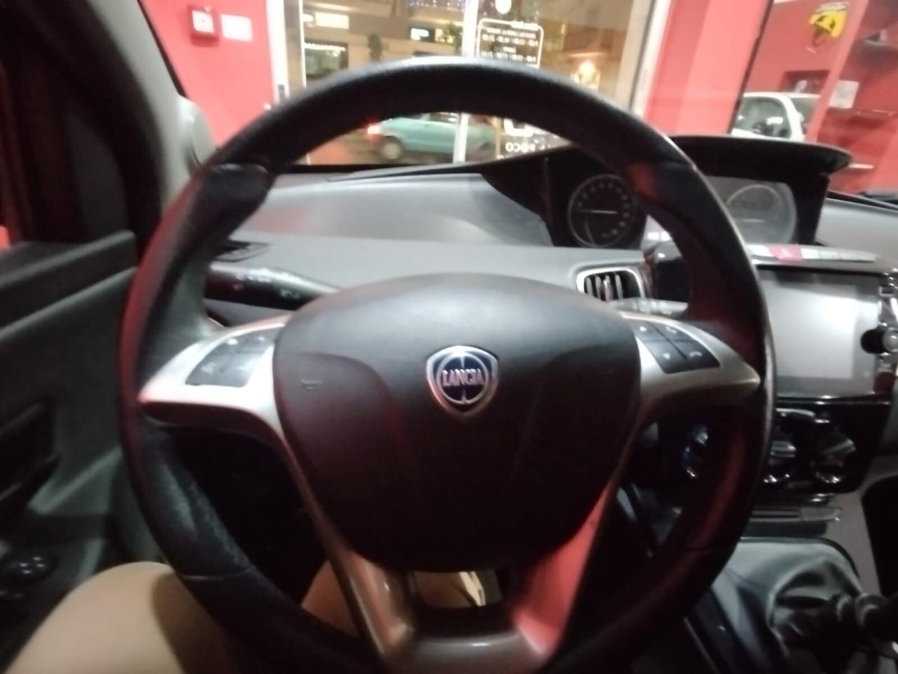 Lancia Ypsilon 1.0 FireFly 5 porte S&S Hybrid Gold