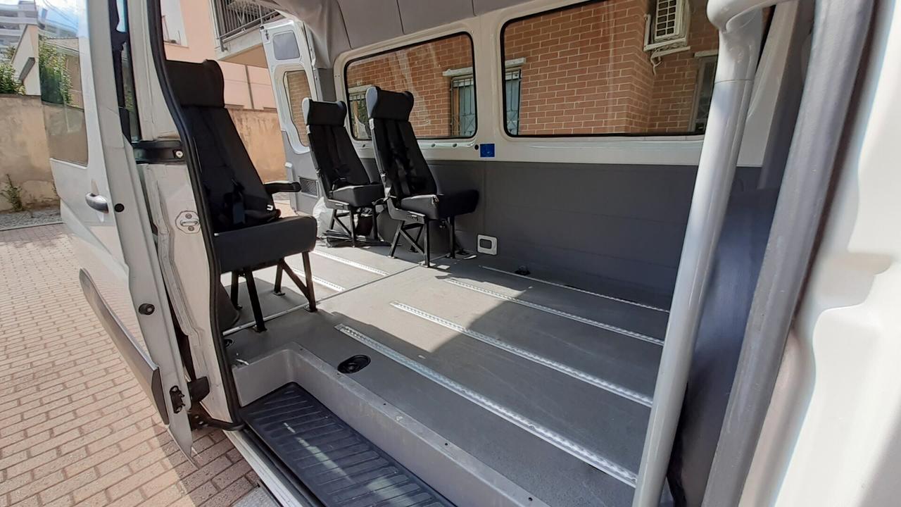Volkswagen Crafter trasporto disabili doppia pedana tetto alto