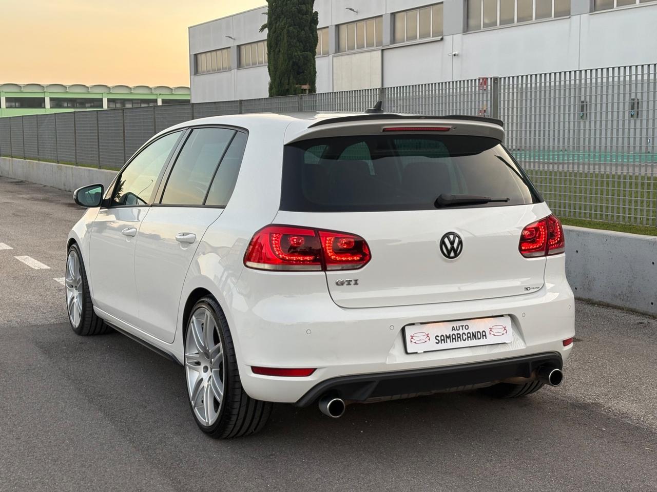 Volkswagen Golf GTI 2.0 TSI 5p.