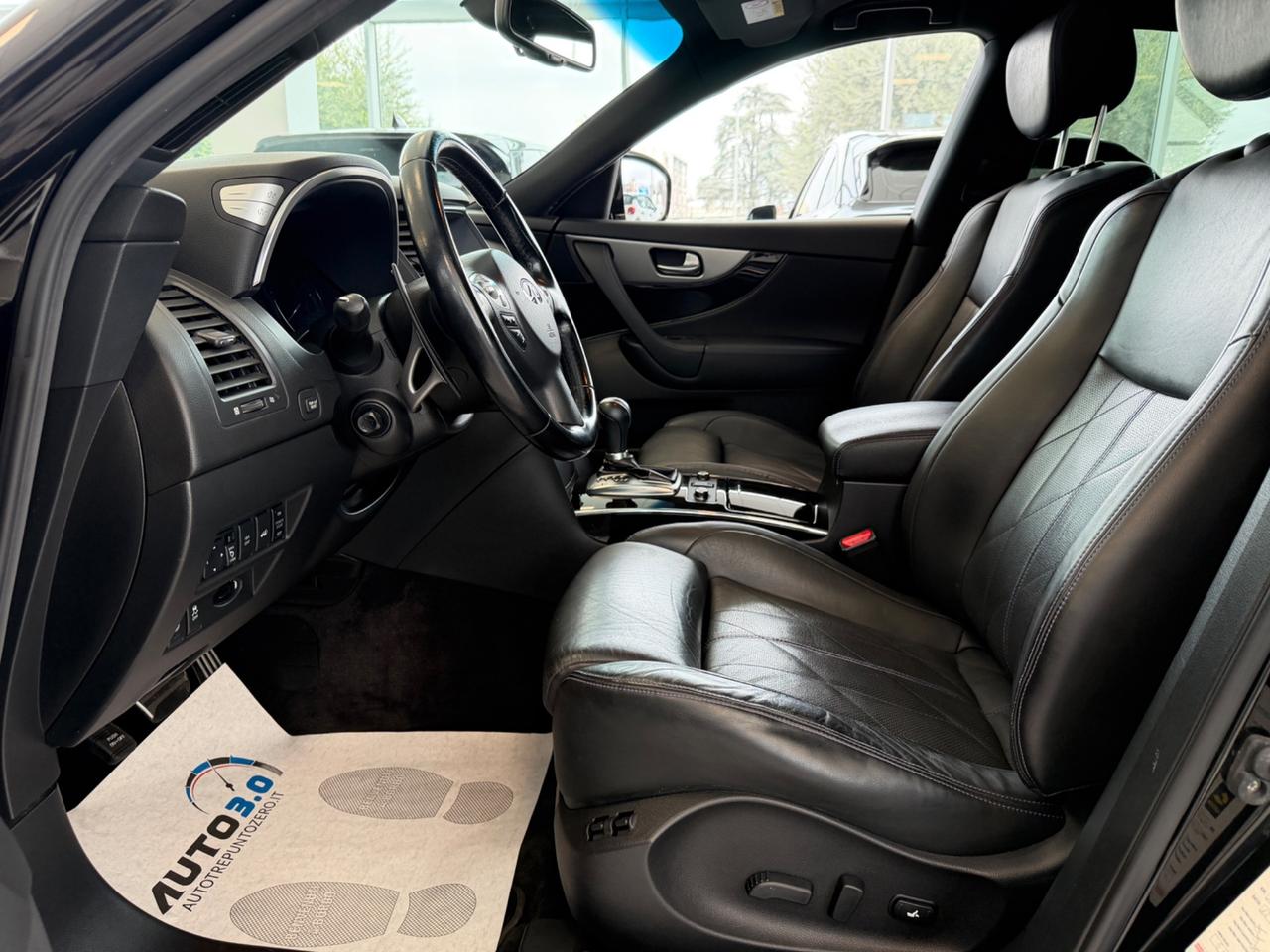 Infiniti QX70 3.0 diesel V6 AT S Premium