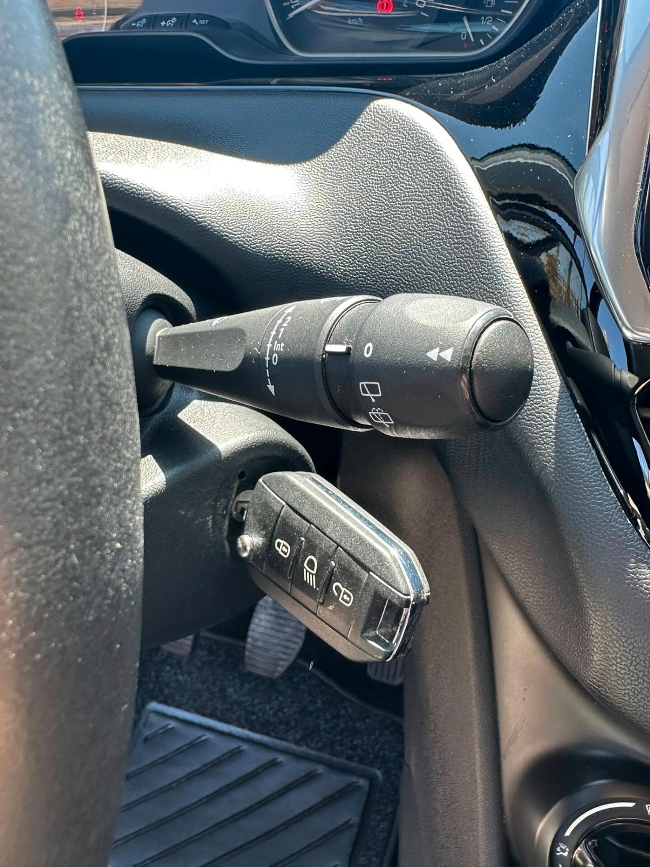 Peugeot 208 PureTech 82 5p. GPL Allure