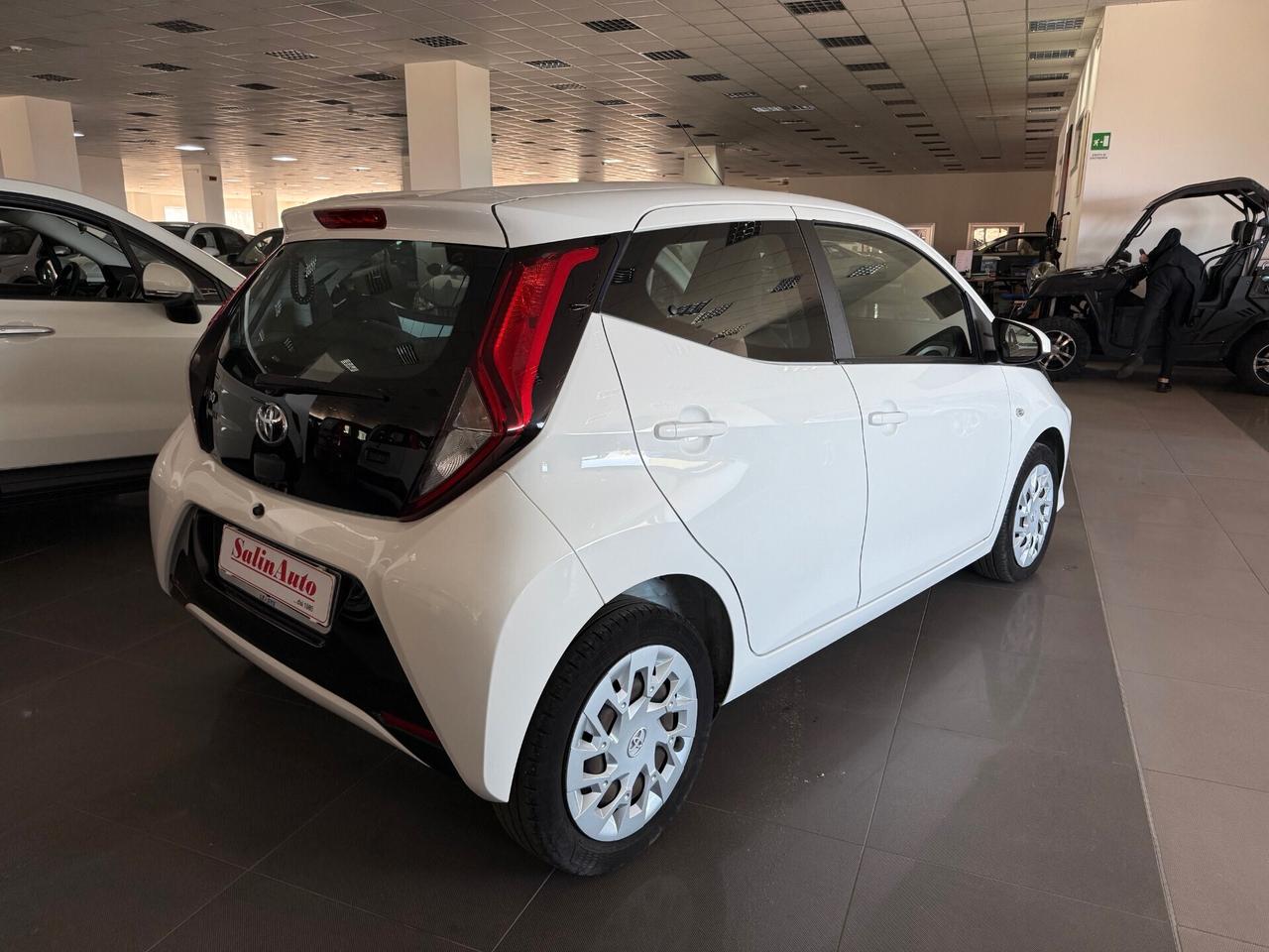 Toyota Aygo Connect 1.0 VVT-i 72 CV 5 porte x-play cambio automatico