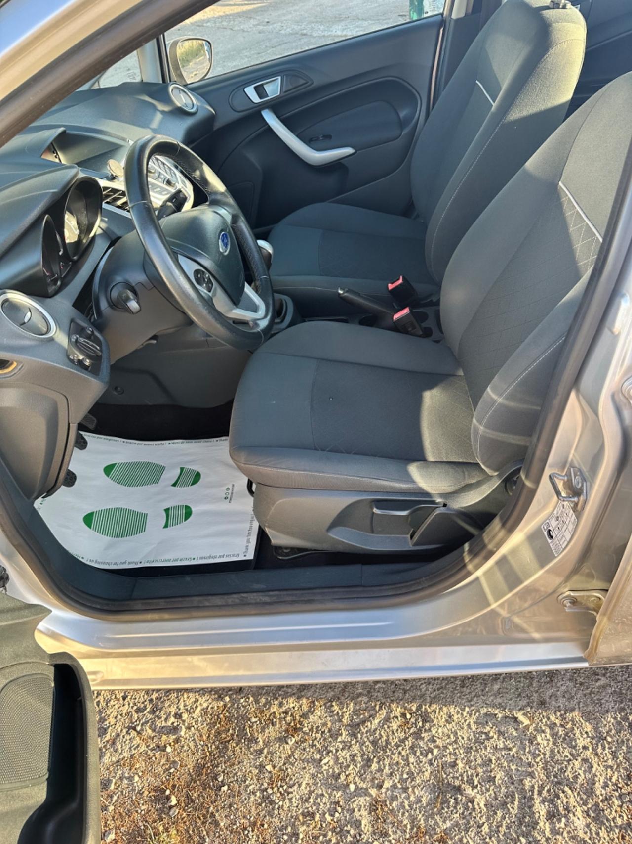 Ford Fiesta 1.4 TDCi 70CV 5 porte Titanium