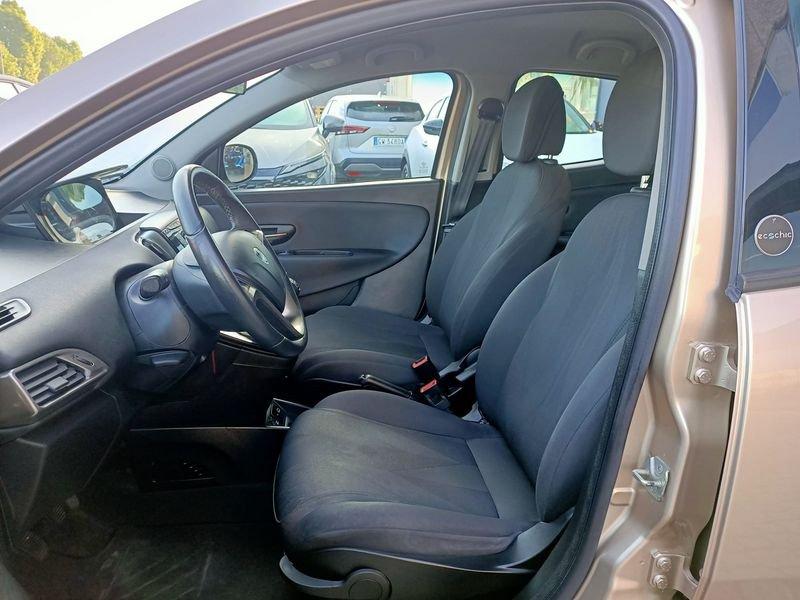 Lancia Ypsilon 1.0 firefly hybrid Gold s&s 70cv 5 Porte 1.0 FireFly Hybrid 70cv Gold S&S