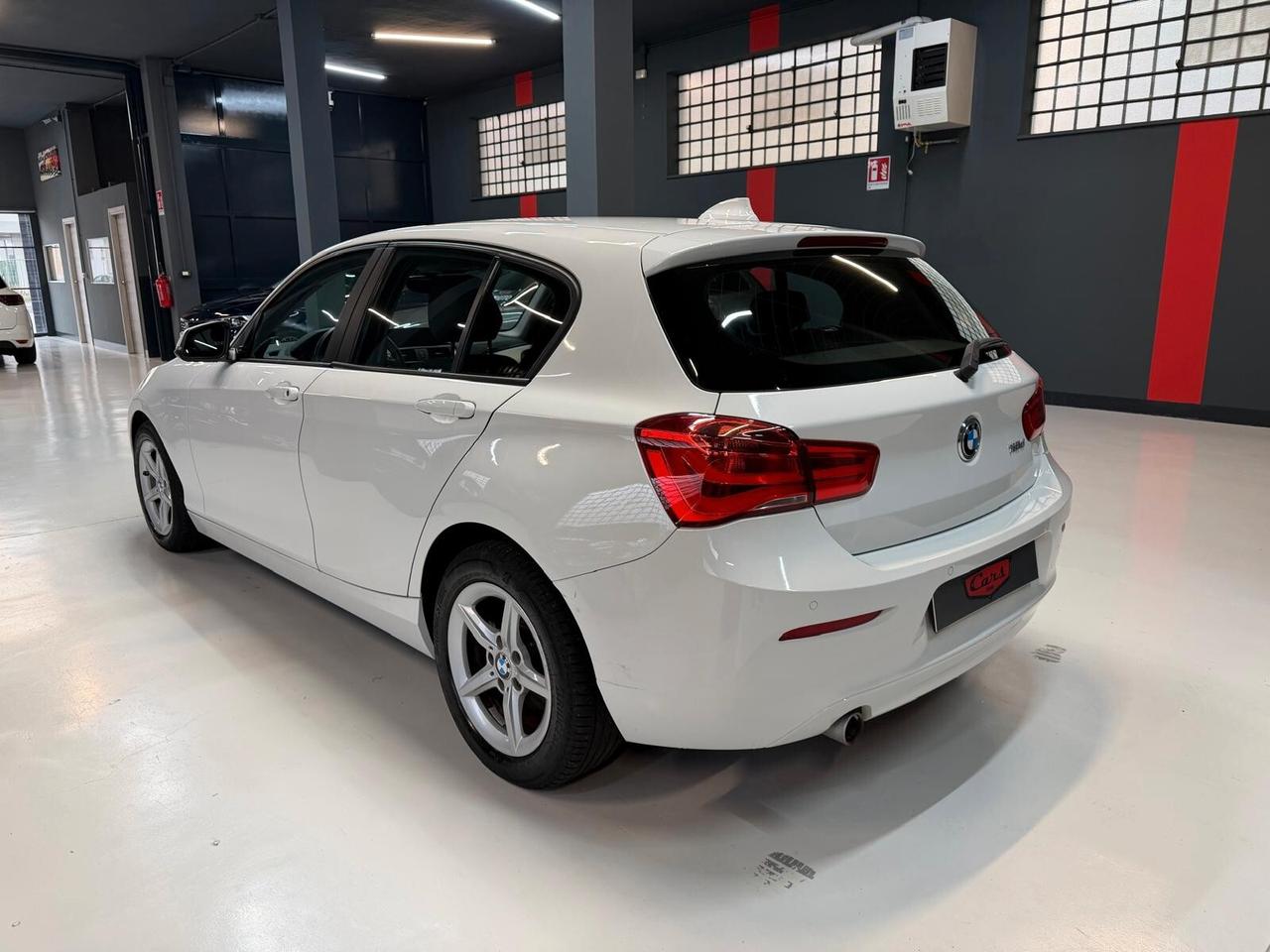 BMW Serie 1 F/20-21 2015 118d Urban 5p auto