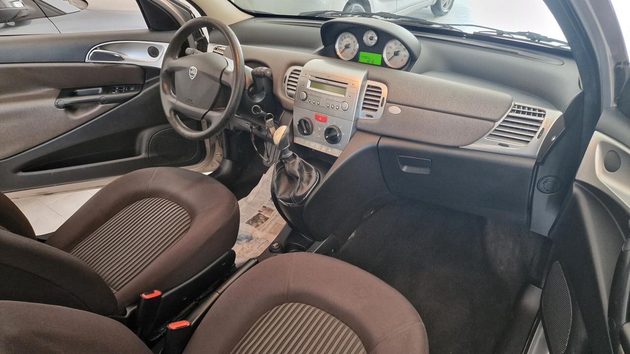 Lancia Ypsilon 1.2 benzina Kw 44 adatta neo patentati