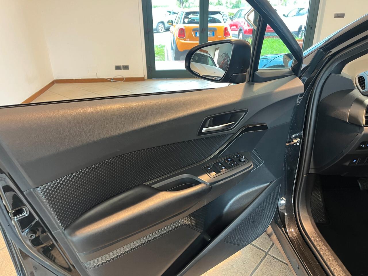 Toyota C-HR 1.8 Hybrid E-CVT Business
