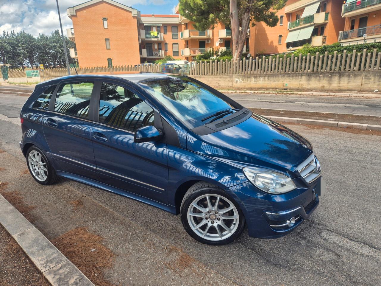 Mercedes classe B 180 SPORT 109CV ANNO 2010