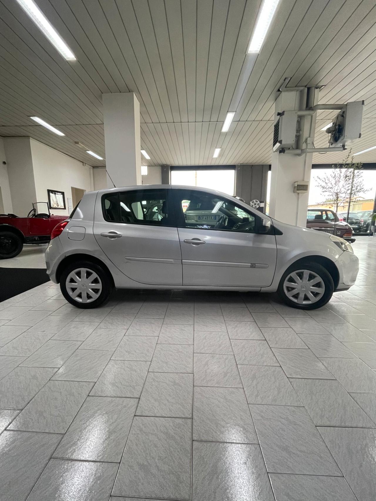 Renault Clio 1.2 16V 75 CV 5 porte Luxe