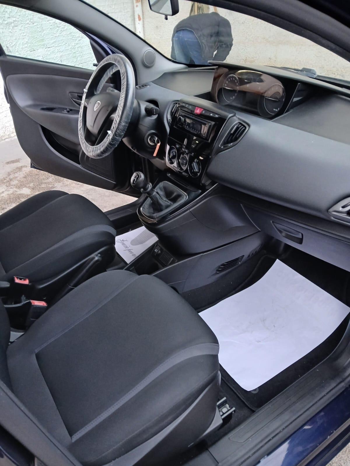 Lancia Ypsilon 1.2 69 CV 5 porte Gold dal nord Italia Toscana