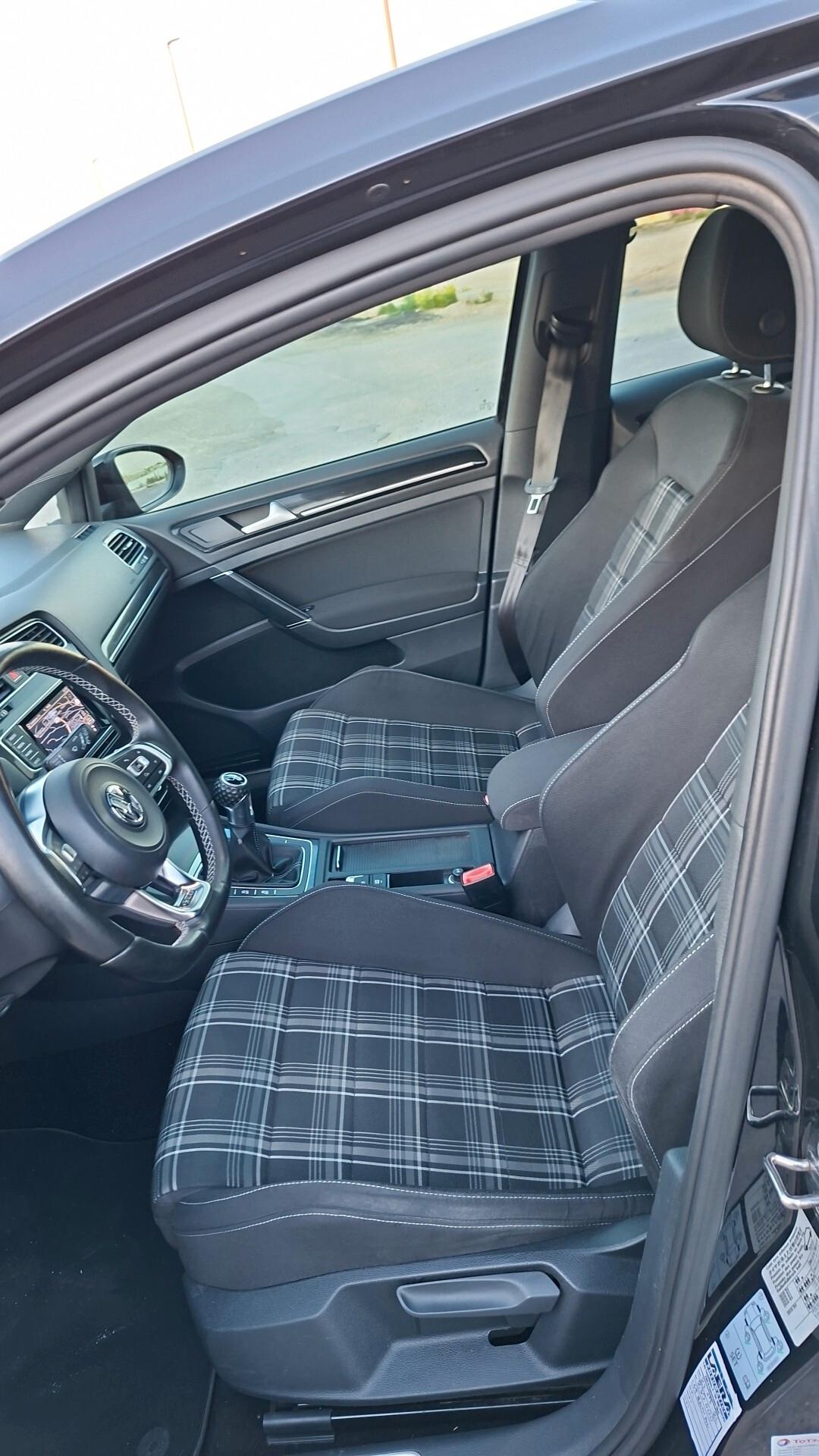 Volkswagen Golf 2.0 TDI 5p. 4MOTION Highline BlueMotion Tech.