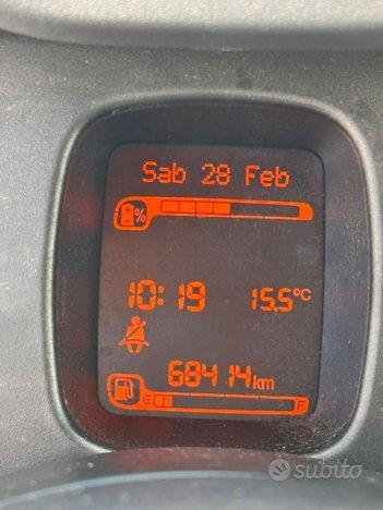 PANDA HYBRID CITY LIFE COMANDI AL VOLANTE