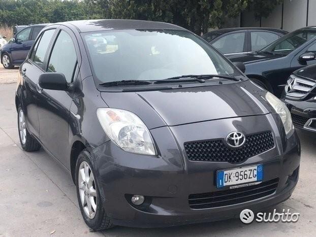 TOYOTA Yaris Revisionata e batteria nuova