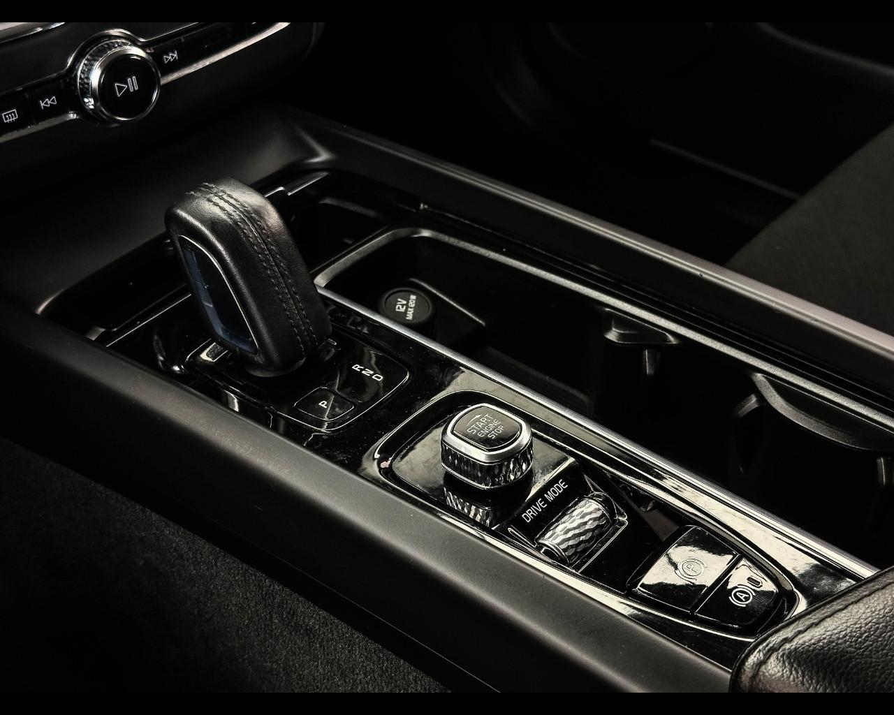 VOLVO XC60 B4 (d) AWD Geartronic Momentum Pro